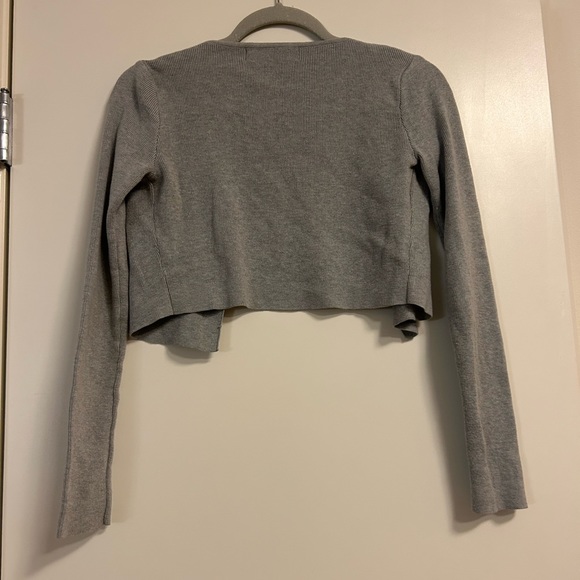 Audrey 3+1 gray cropped cardigan size small - Picture 3 of 4